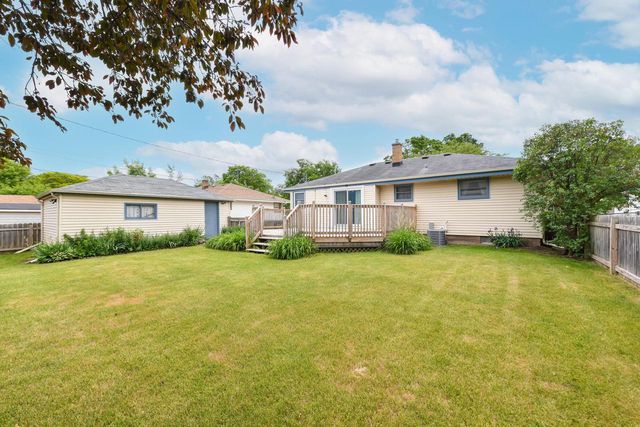 8100 W Lynmar TERRACE, Milwaukee, WI 53222