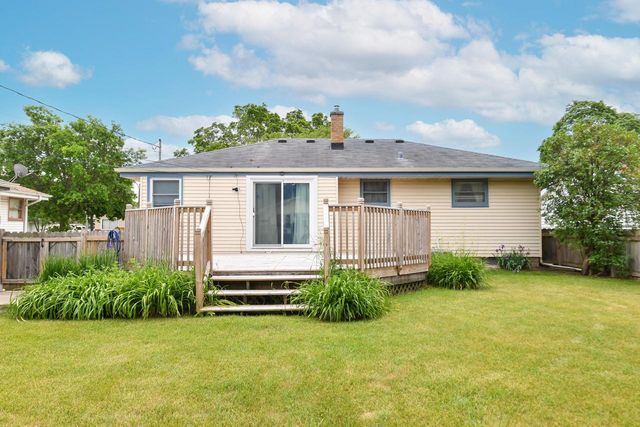8100 W Lynmar TERRACE, Milwaukee, WI 53222