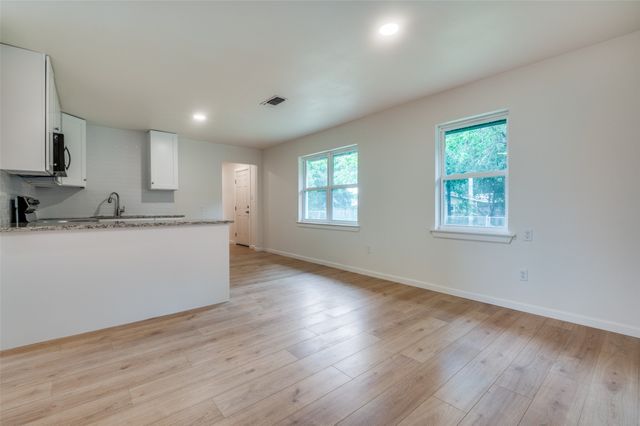 424 Stonewall Drive, Euless, TX 76039