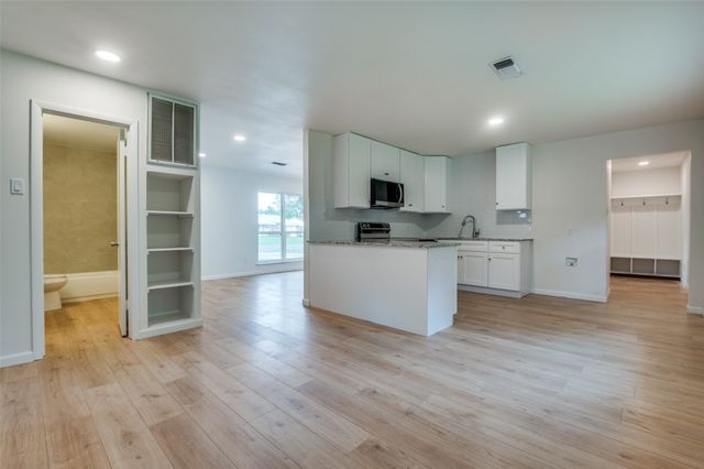 424 Stonewall Drive, Euless, TX 76039