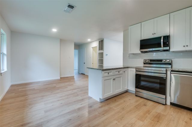 424 Stonewall Drive, Euless, TX 76039