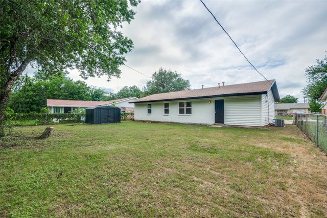 424 Stonewall Drive, Euless, TX 76039