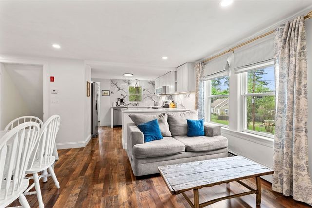 40 Lake Dr, Hamilton, MA 01982
