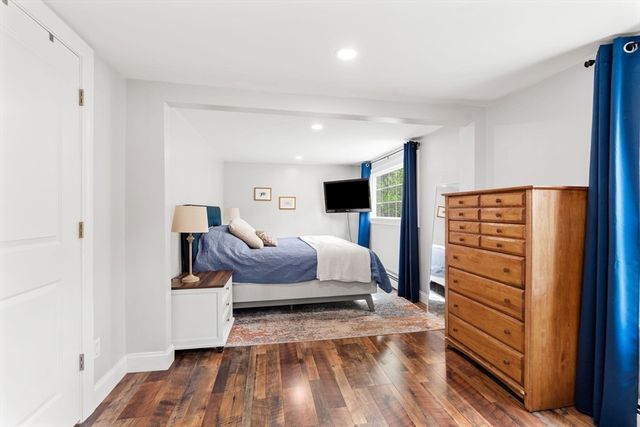 40 Lake Dr, Hamilton, MA 01982