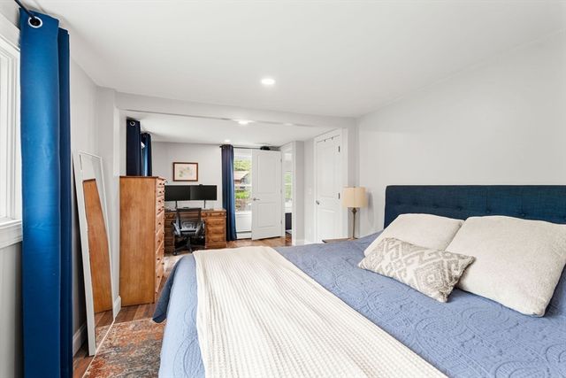 40 Lake Dr, Hamilton, MA 01982