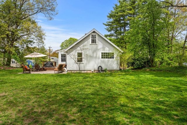 40 Lake Dr, Hamilton, MA 01982