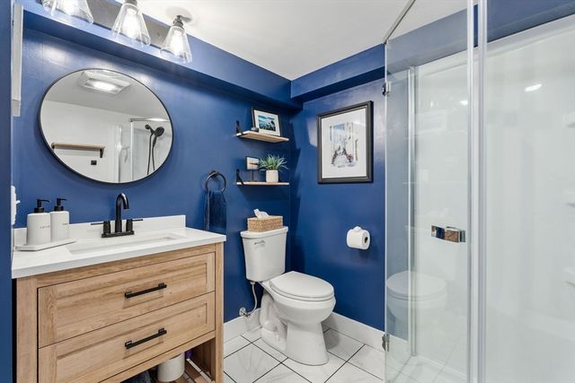 40 Lake Dr, Hamilton, MA 01982