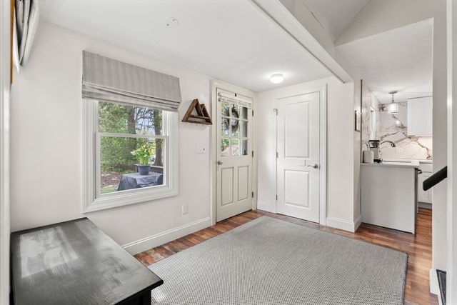 40 Lake Dr, Hamilton, MA 01982