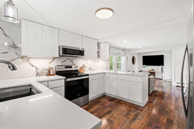 40 Lake Dr, Hamilton, MA 01982