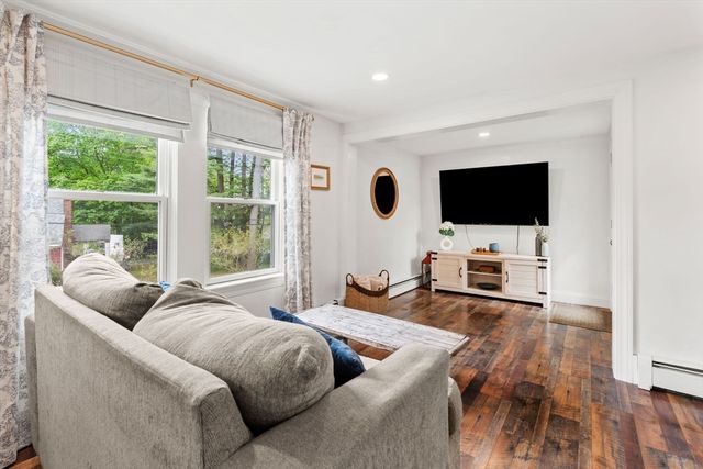 40 Lake Dr, Hamilton, MA 01982
