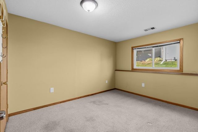 8844 Acadia Road, Woodbury, MN 55125