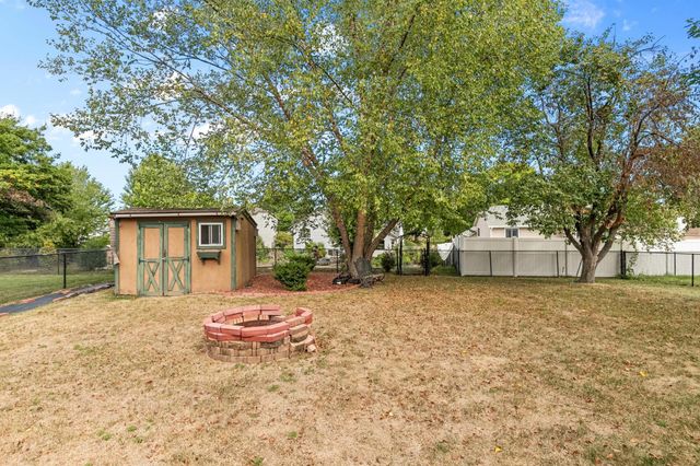 8844 Acadia Road, Woodbury, MN 55125