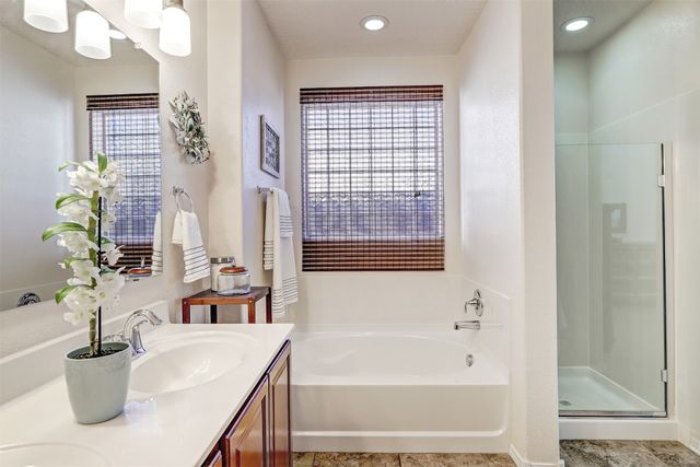 4233 Luz De Estrella, Santa Fe, NM 87507