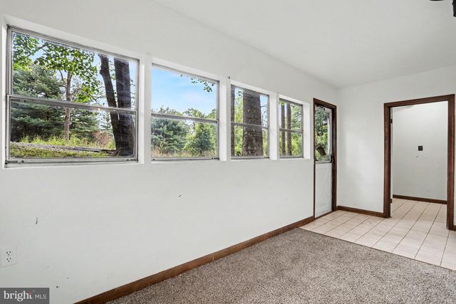 156 S OAK HEIGHTS TRL, Delta, PA 17314