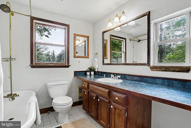 156 S OAK HEIGHTS TRL, Delta, PA 17314