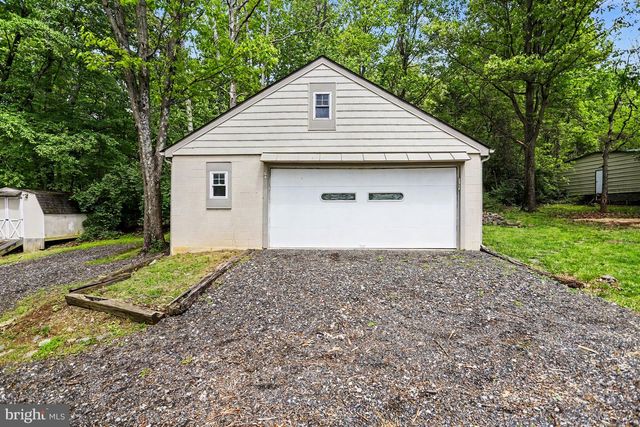 156 S OAK HEIGHTS TRL, Delta, PA 17314