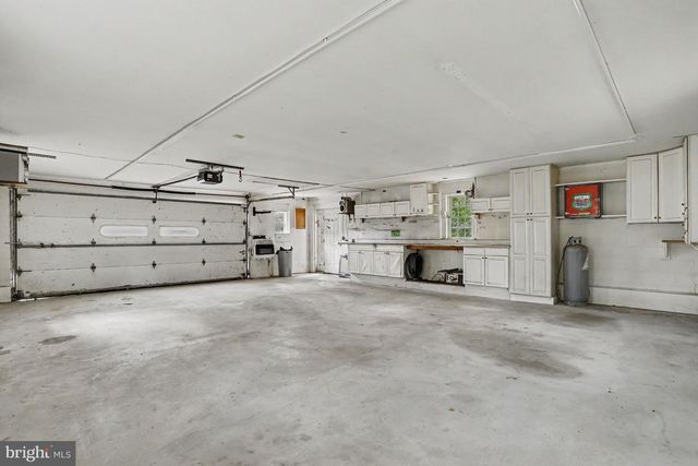 156 S OAK HEIGHTS TRL, Delta, PA 17314