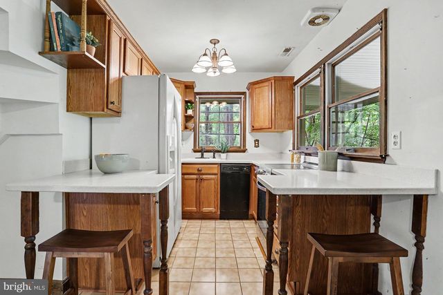 156 S OAK HEIGHTS TRL, Delta, PA 17314