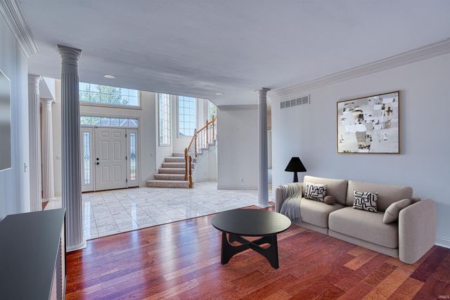 8144 Clearview Drive, Newburgh, IN 47630