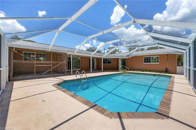 22031 Edwards DR, Alva, FL 33920
