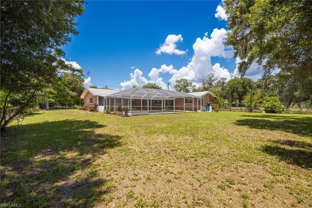22031 Edwards DR, Alva, FL 33920
