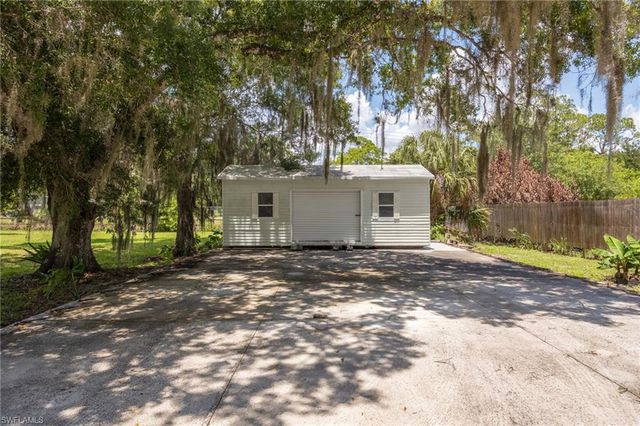 22031 Edwards DR, Alva, FL 33920