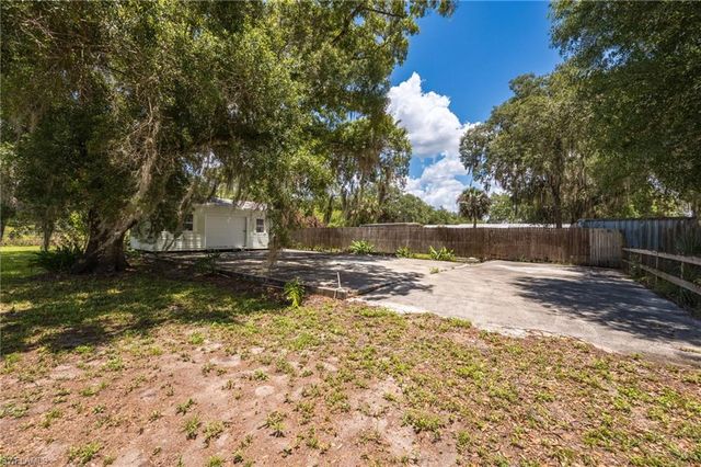 22031 Edwards DR, Alva, FL 33920