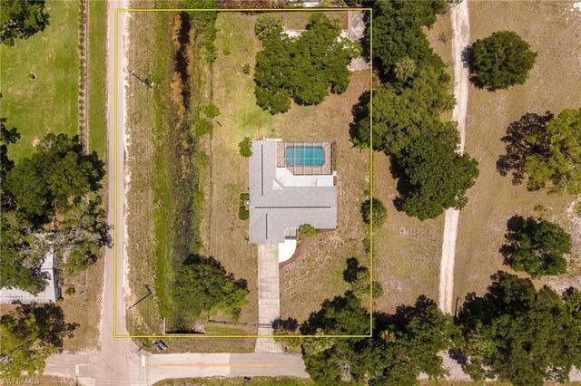 22031 Edwards DR, Alva, FL 33920
