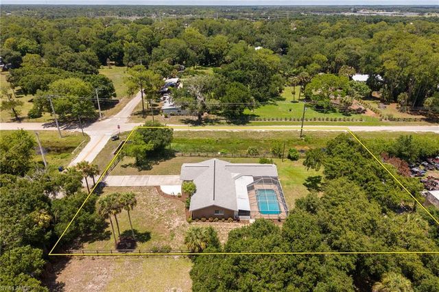 22031 Edwards DR, Alva, FL 33920