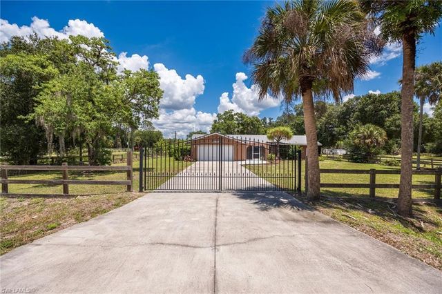 22031 Edwards DR, Alva, FL 33920