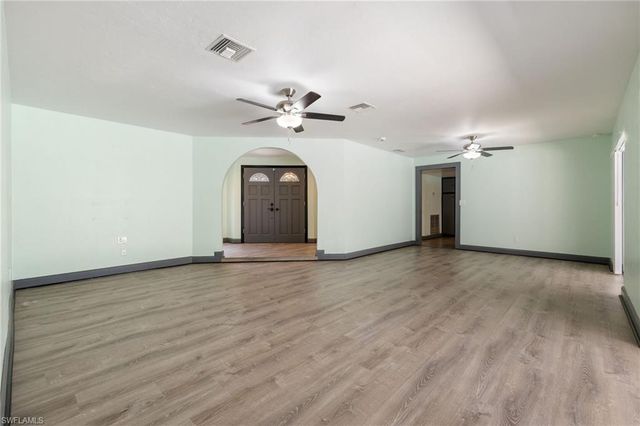 22031 Edwards DR, Alva, FL 33920