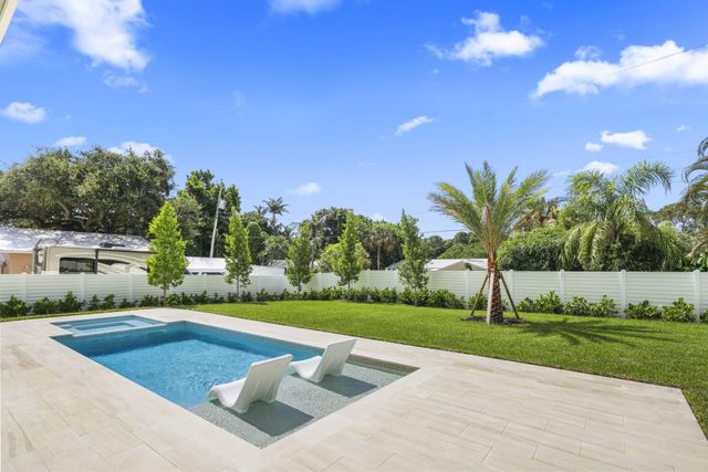 2384 WINDSOR Road, Palm Beach Gardens, FL 33410