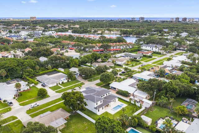 2384 WINDSOR Road, Palm Beach Gardens, FL 33410