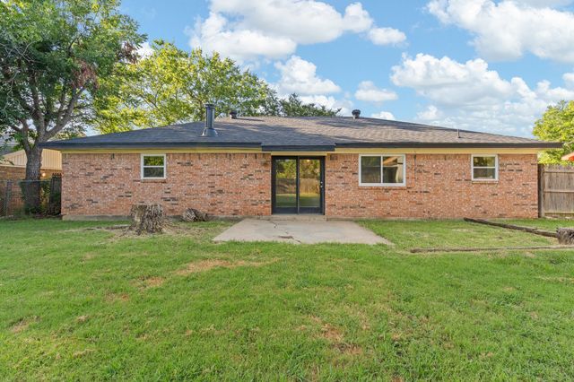 1206 Hemphill Drive, Cleburne, TX 76033