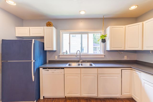 227 N Franklin Street, Lawton, MI 49065