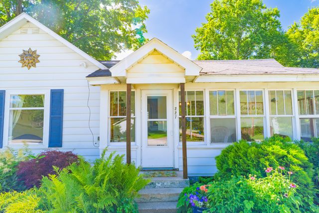 227 N Franklin Street, Lawton, MI 49065