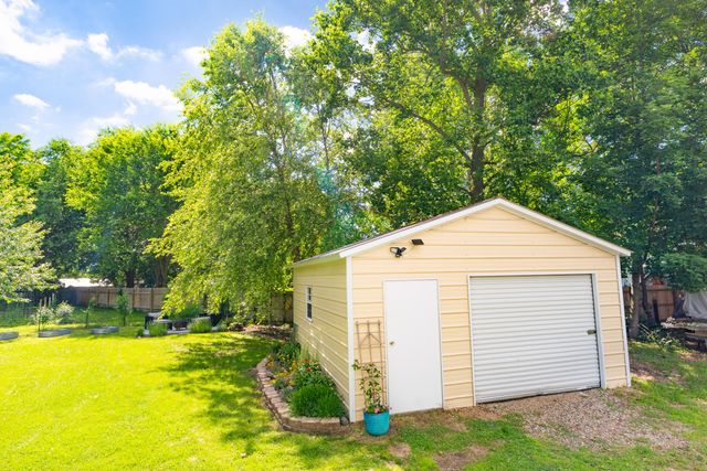227 N Franklin Street, Lawton, MI 49065