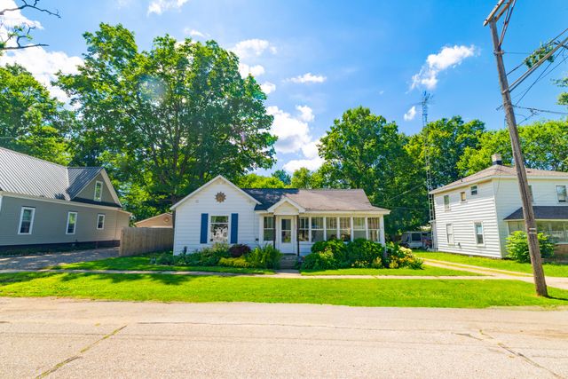 227 N Franklin Street, Lawton, MI 49065