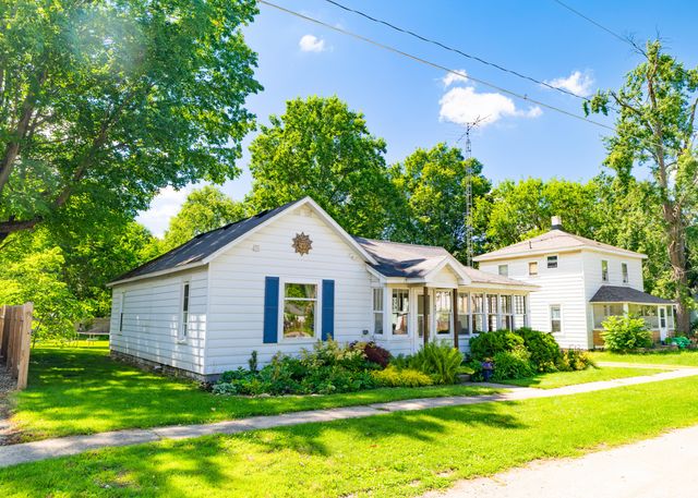 227 N Franklin Street, Lawton, MI 49065