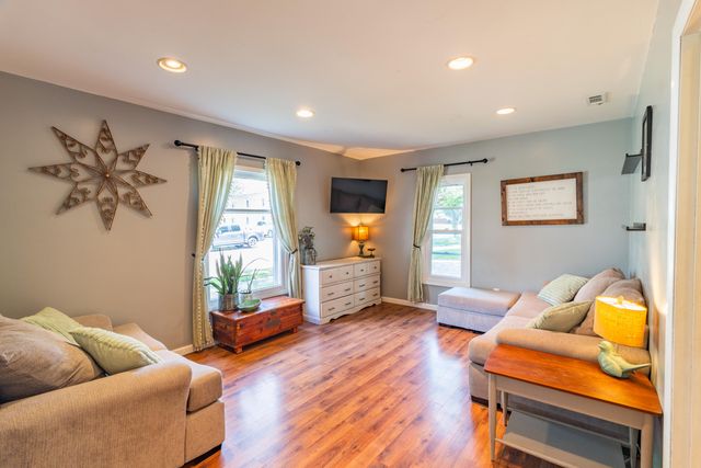 227 N Franklin Street, Lawton, MI 49065