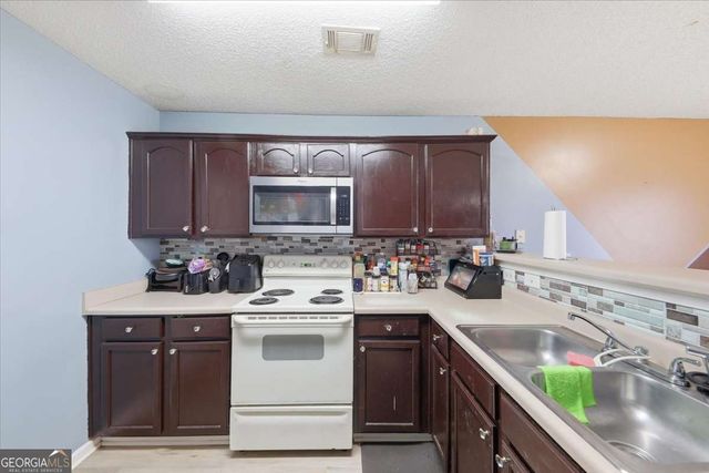 7222 Alicias Way, Morrow, GA 30260