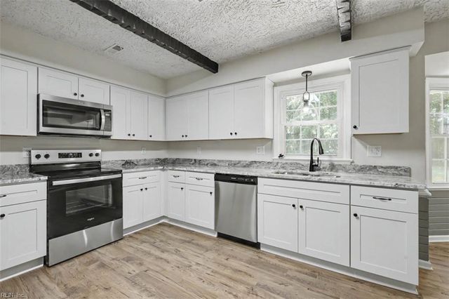 204 Arch RD, Chesapeake, VA 23322