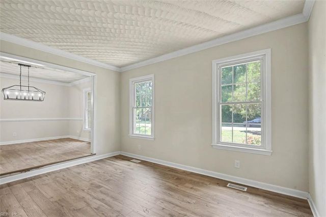 204 Arch RD, Chesapeake, VA 23322