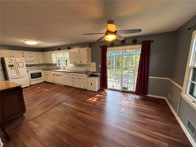 8823 E 57th Street E, Raytown, MO 64133