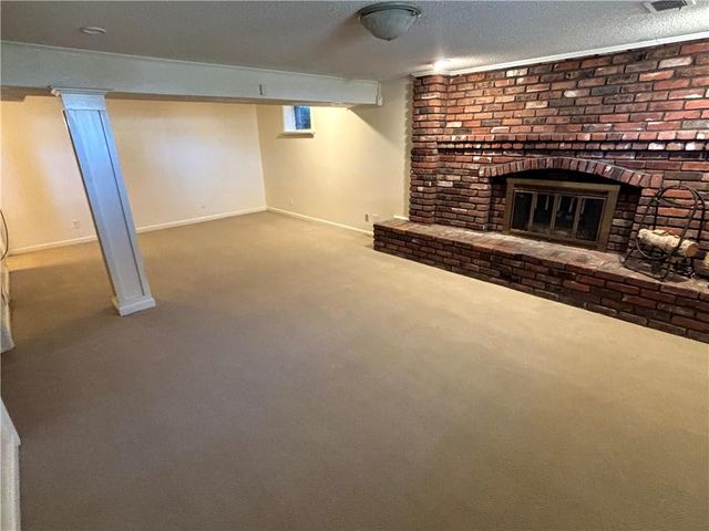 8823 E 57th Street E, Raytown, MO 64133