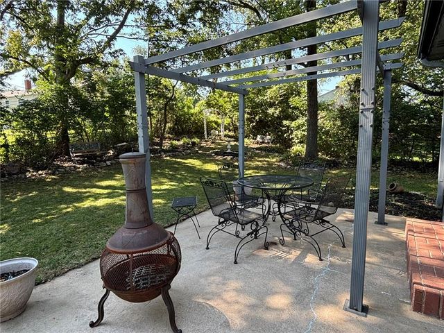 8823 E 57th Street E, Raytown, MO 64133