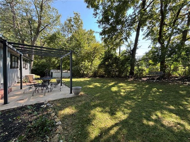 8823 E 57th Street E, Raytown, MO 64133