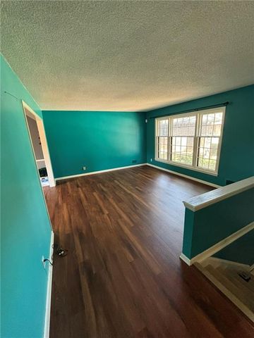 8823 E 57th Street E, Raytown, MO 64133