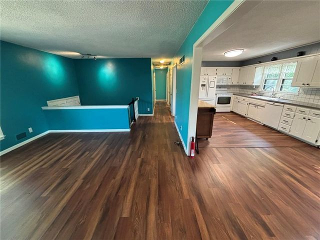 8823 E 57th Street E, Raytown, MO 64133