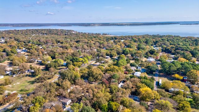 227 Newcastle Drive, Gordonville, TX 76245